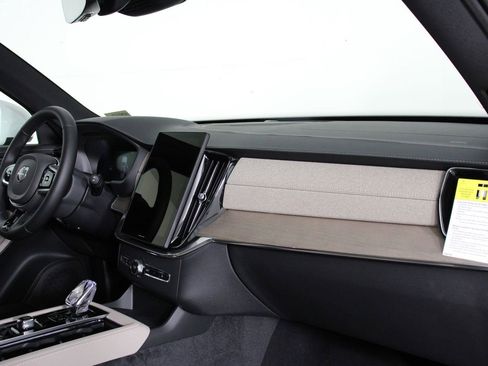 New 2026 Volvo XC90 T8 Plus w/ Protection Package Premier image 9