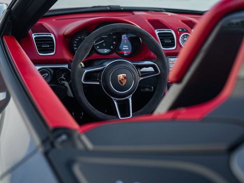 Used 2016 Porsche Boxster Spyder image 22