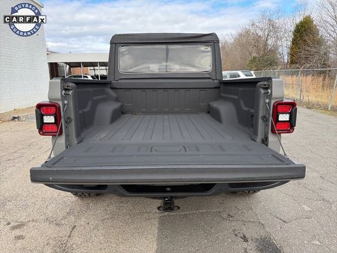 Used 2021 Jeep Gladiator Willys image 15