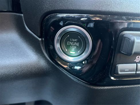 Used 2025 Chevrolet Silverado 1500 LT image 41