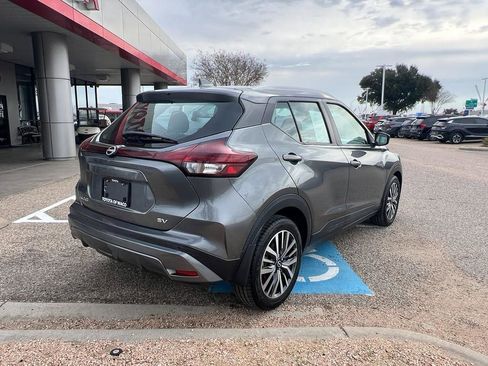 Used 2022 Nissan Kicks SV image 5