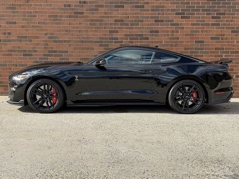 Used 2021 Ford Mustang Shelby GT500 w/ Technology Package image 2