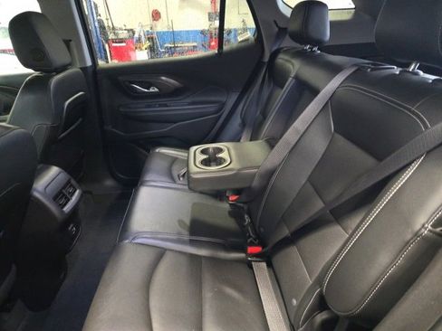 Used 2024 GMC Terrain SLT image 9