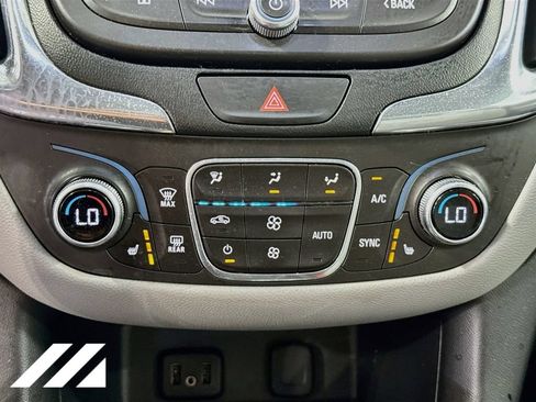 Used 2018 Chevrolet Equinox LT w/ Sun & Infotainment Package AWD/4WD image 16