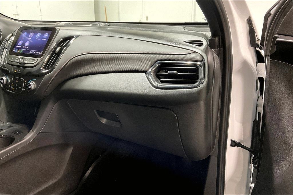 Used 2022 Chevrolet Equinox RS w/ RS Leather Package FWD image 19