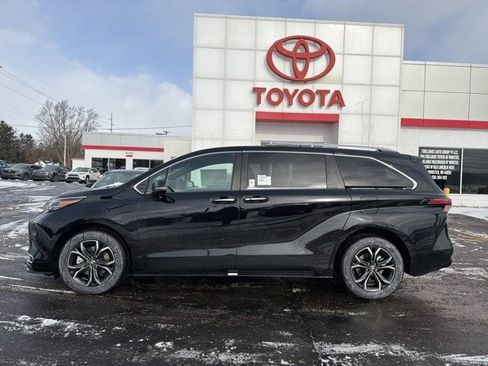 New 2026 Toyota Sienna Platinum image 12