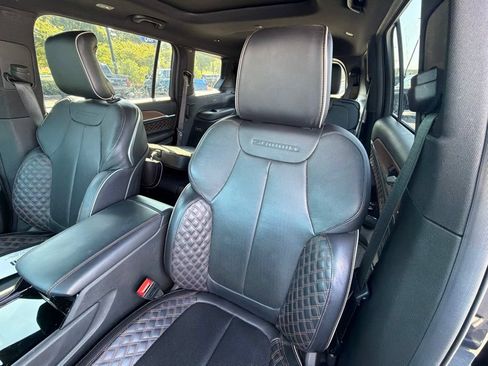 Used 2024 Jeep Grand Cherokee L Summit w/ High Altitude Package AWD/4WD image 8