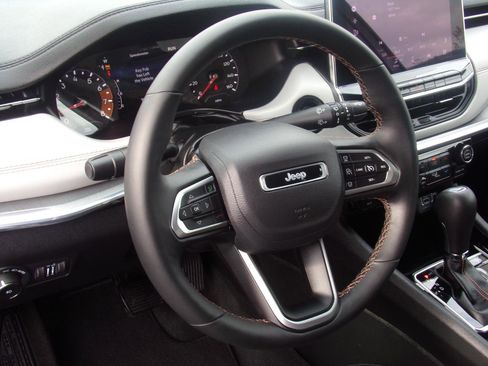 Used 2022 Jeep Compass Limited AWD/4WD image 15