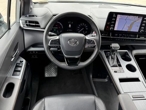 Used 2022 Toyota Sienna XLE Woodland Edition AWD/4WD image 21