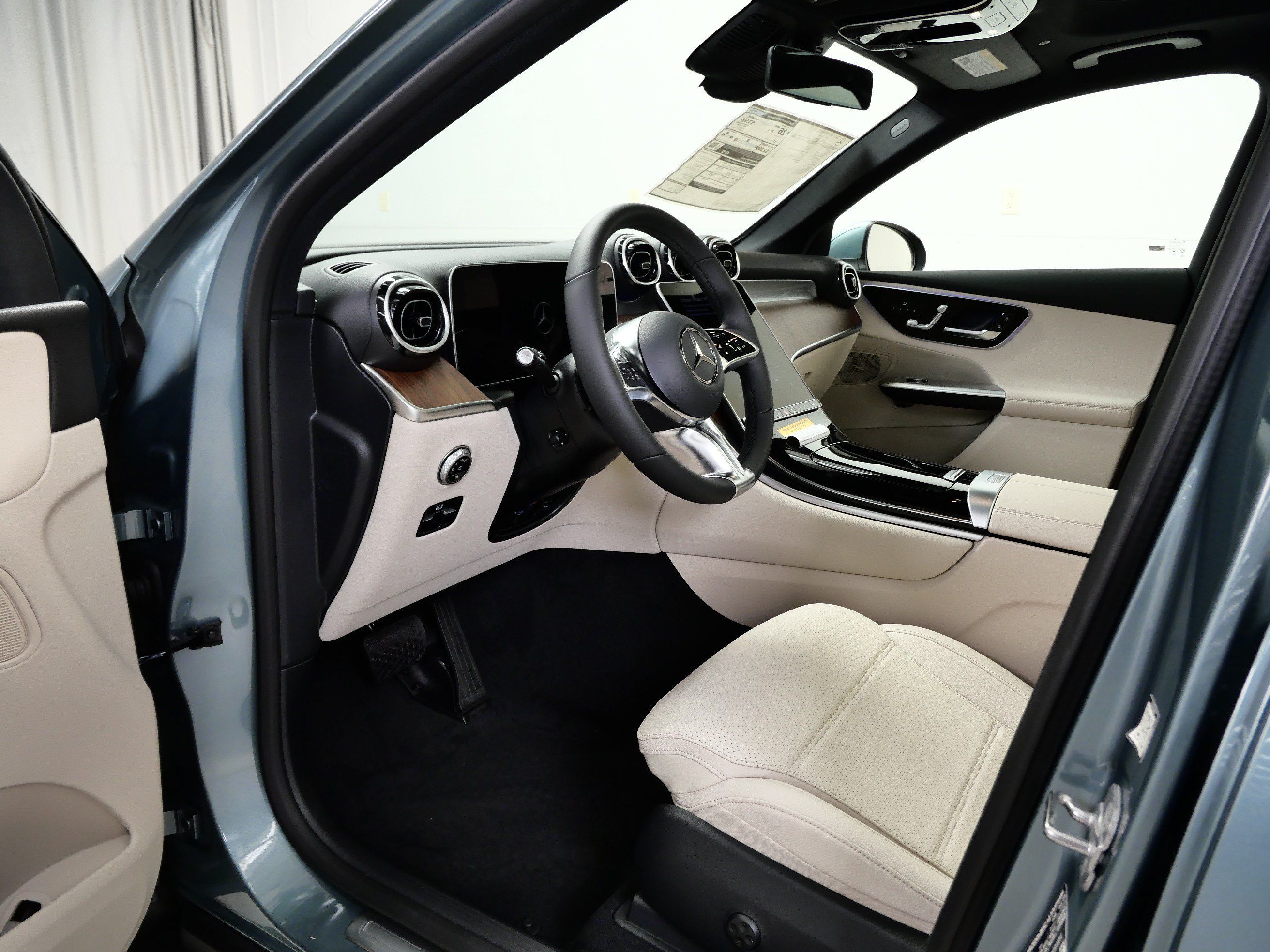 New 2027 Mercedes-Benz GLC 300 4MATIC image 7