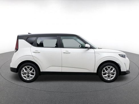 Used 2025 Kia Soul LX w/ LX Technology Package FWD image 10