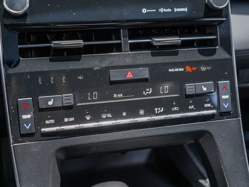Used 2019 Toyota Avalon XSE FWD image 22