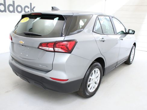 Used 2023 Chevrolet Equinox LS FWD image 9
