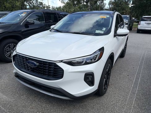 Used 2025 Ford Escape Platinum w/ Premium Technology Package FWD image 1