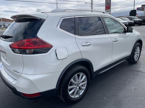 Used 2018 Nissan Rogue SV w/ Premium Package image 7