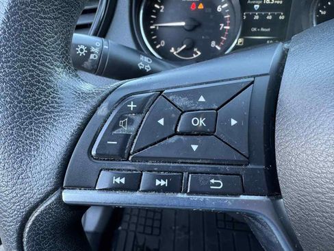 Used 2017 Nissan Rogue S image 14