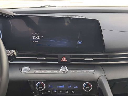 Used 2025 Hyundai Elantra Limited image 17