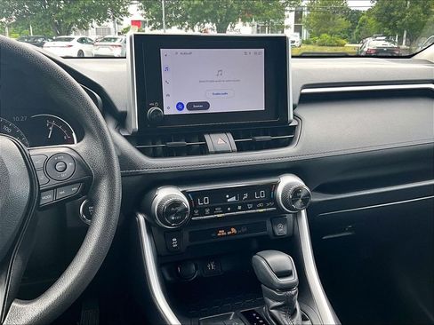 Used 2025 Toyota RAV4 XLE AWD/4WD image 18