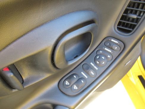 Used 2001 Chevrolet Corvette Convertible w/ Preferred Equipment Group2 image 15