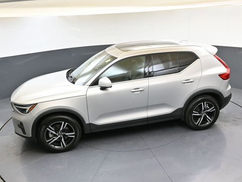 Certified 2025 Volvo XC40 B5 Core image 37