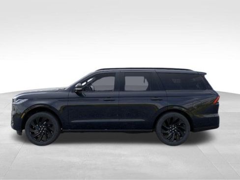 New 2026 Lincoln Navigator Reserve AWD/4WD image 3