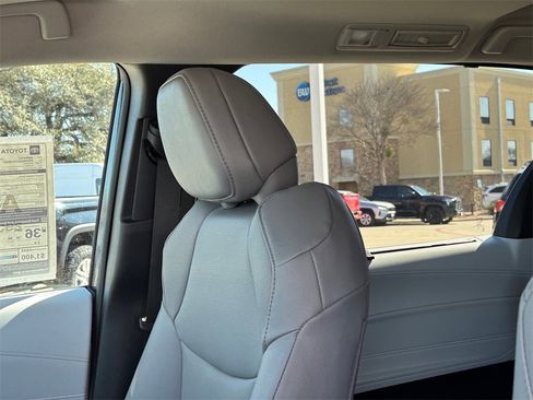 New 2026 Toyota Sienna XLE image 12