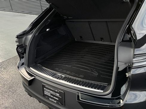 Certified 2025 Porsche Cayenne Coupe image 36