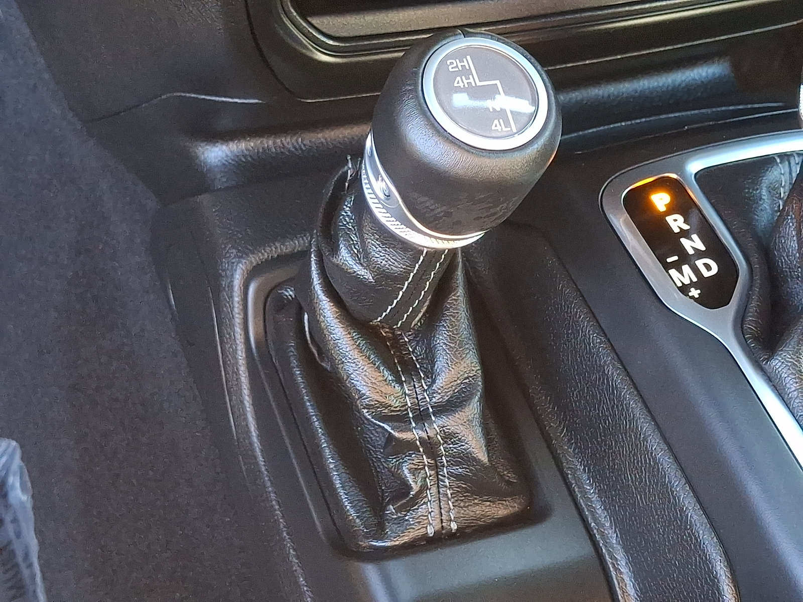 Used 2025 Jeep Wrangler Unlimited Sahara AWD/4WD image 26