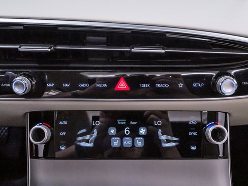 Certified 2026 Genesis GV70 2.5T Select image 17