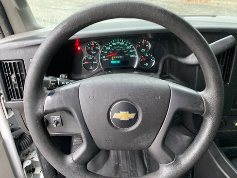 Used 2016 Chevrolet Express 2500 image 12