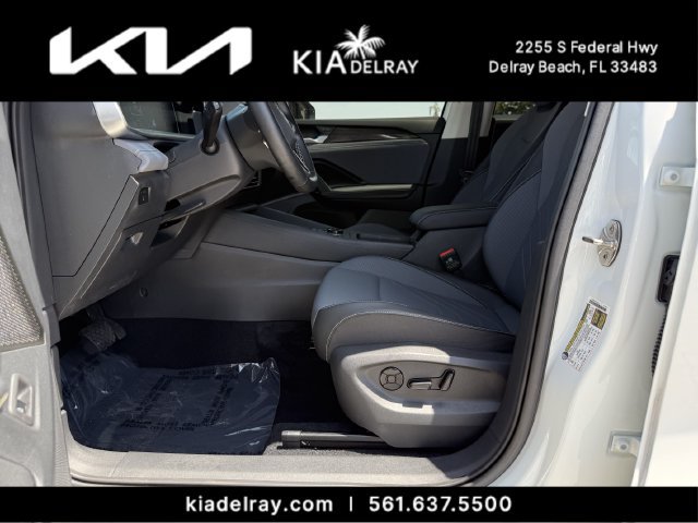 Used 2025 Volkswagen Tiguan SE FWD image 18