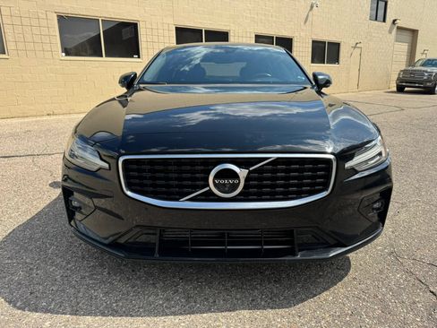 Used 2020 Volvo S60 T5 R-Design FWD image 2