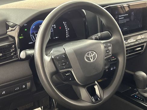 Used 2025 Toyota Camry LE FWD image 14