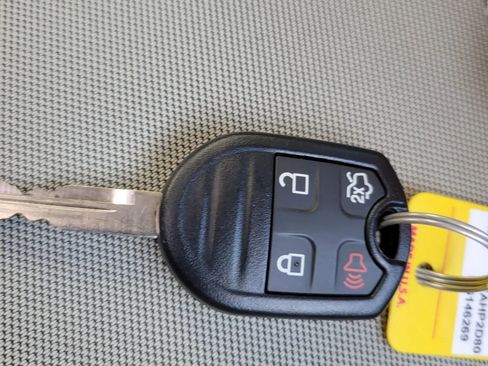 Used 2017 Ford Taurus SE image 30