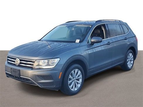 Used 2019 Volkswagen Tiguan SE w/ Panoramic Sunroof Package image 2