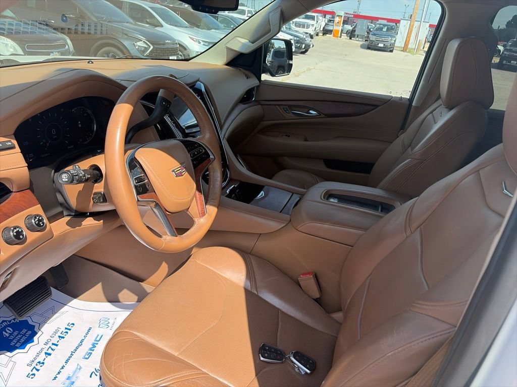 Used 2016 Cadillac Escalade ESV Platinum AWD/4WD image 17