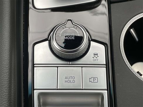 Certified 2025 Genesis G70 2.5T image 31