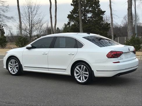 Used 2017 Volkswagen Passat 1.8T SEL Premium image 4