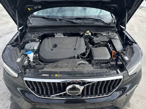 Used 2025 Volvo XC40 B5 Core image 13