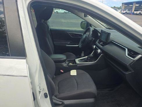 Used 2019 Toyota RAV4 LE FWD image 9