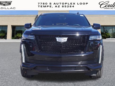 Used 2023 Cadillac Escalade Premium Luxury image 5
