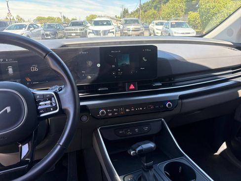 Used 2026 Kia Carnival FWD image 17
