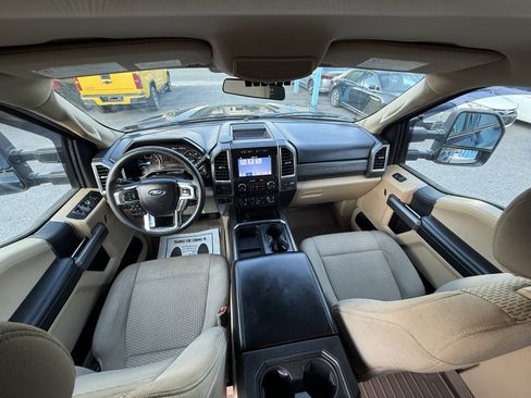 Used 2017 Ford F250 XLT w/ XLT Value Package image 2