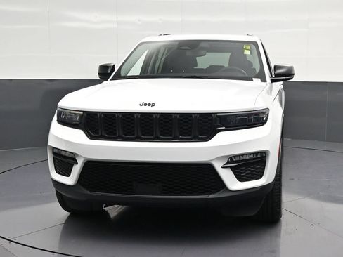 Used 2024 Jeep Grand Cherokee Limited w/ Black Appearance Package AWD/4WD image 6