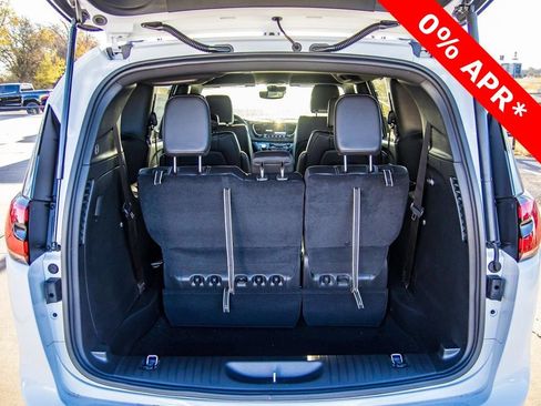 New 2026 Chrysler Pacifica Select w/ S Appearance Package FWD image 11