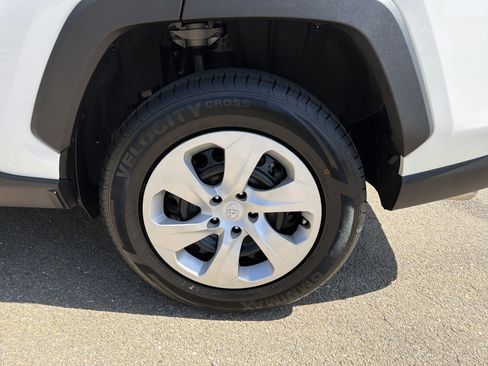 Used 2025 Toyota RAV4 LE AWD/4WD image 19