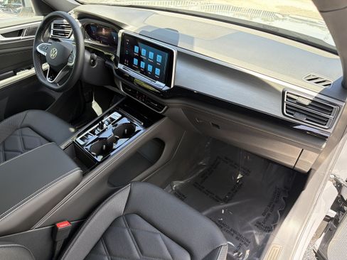 New 2026 Volkswagen Atlas Cross Sport SE FWD image 13