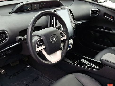 Used 2018 Toyota Prius Prime Premium image 15