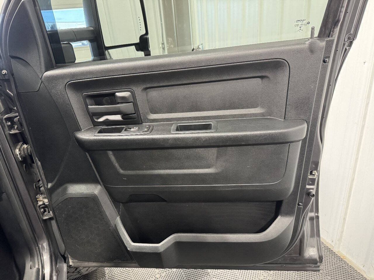 Used 2017 RAM 1500 Express AWD/4WD image 12