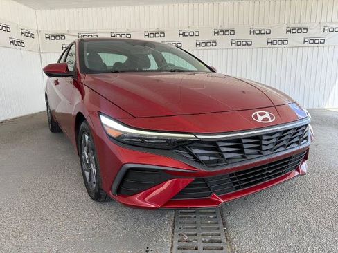 Used 2024 Hyundai Elantra SEL FWD image 1